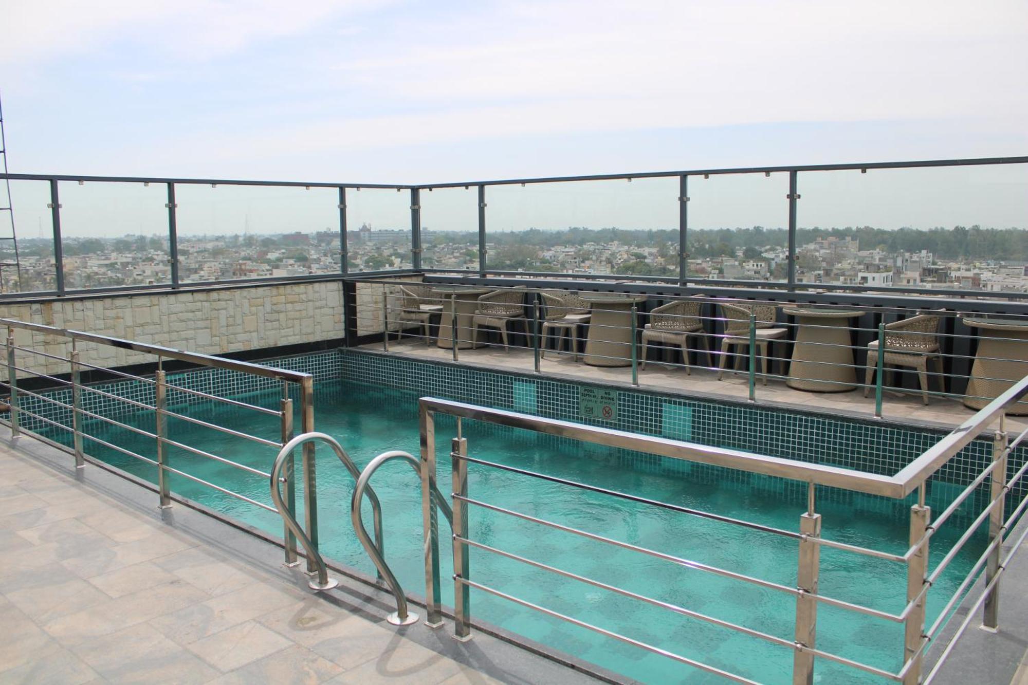 Blusalzz Residence Amritsar Luaran gambar
